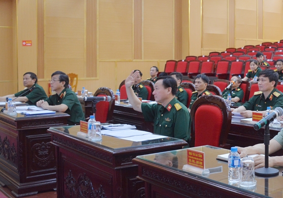 Médecine militaire Vietnam et Chine partagent des expériences dans la lutte anti-COVID-19