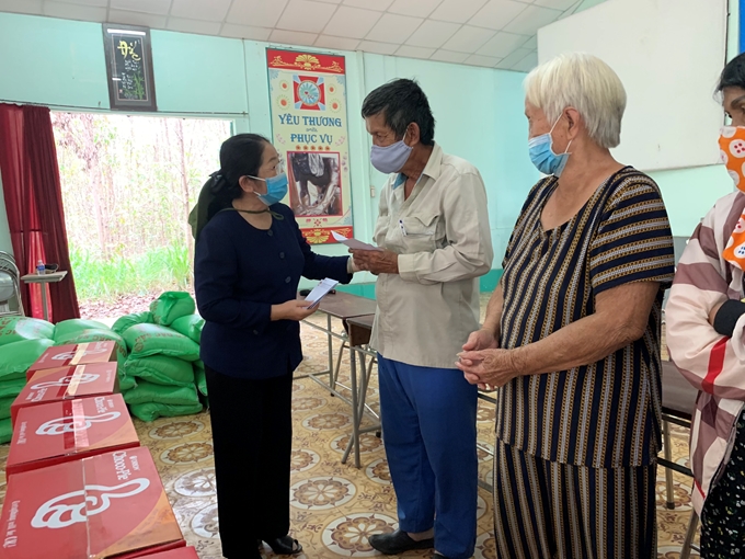 HCM-Ville encourage les médecins, les agents de santé et les patients en situation difficile