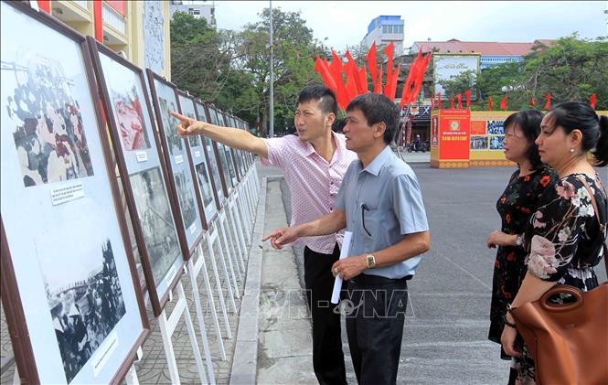 Exposition Hai Phong 65 ans de construction et de développement