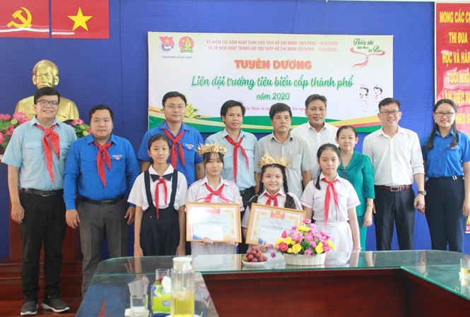 HCM-Ville 48 chefs d équipe exemplaires se distinguent