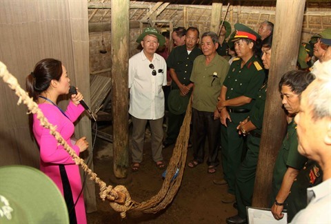 Environ 7 000 touristes à la zone de vestige spécial de Kim Lien
