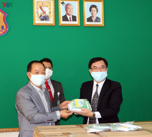 Le Vietnam soutient le combat anti-COVID-19 des centres de détention du Cambodge
