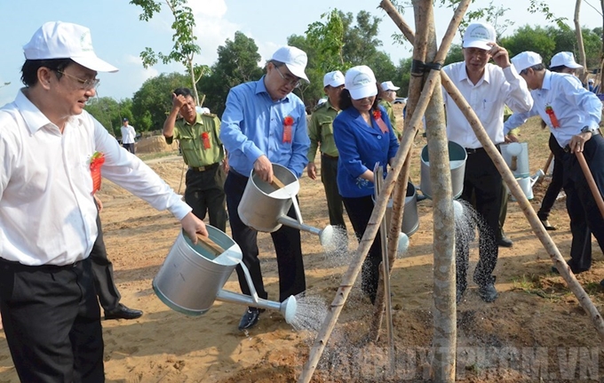HCM-V lancement de la Fête de la plantation d arbres en témoignage d une reconnaissance éternelle envers l Oncle Ho