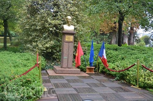 Le 130e anniversaire du Président Hô Chi Minh célébré à l’étranger