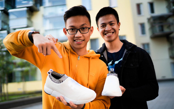 Deux jeunes Vietnamiens en Finlande et leur marque Rens