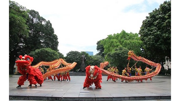 Diverses activités culturelles en juin dans les rues piétonnes de Hô Guom