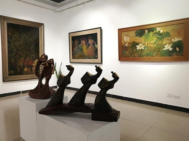 Une exposition rend hommage à la peinture traditionnelle à la laque
