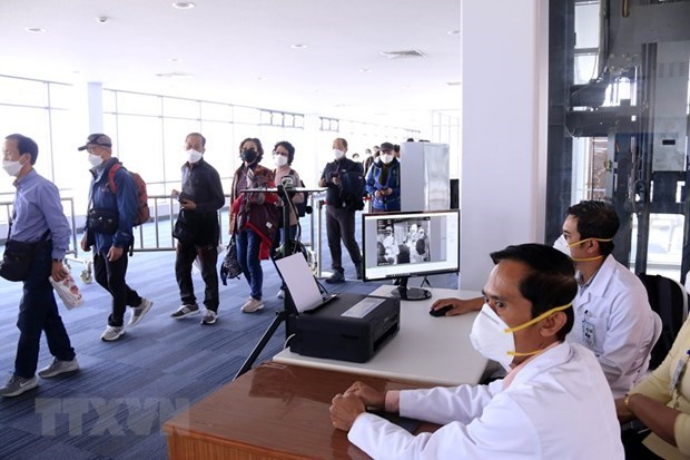 Les experts étrangers et les étudiants autorisés à entrer au Laos