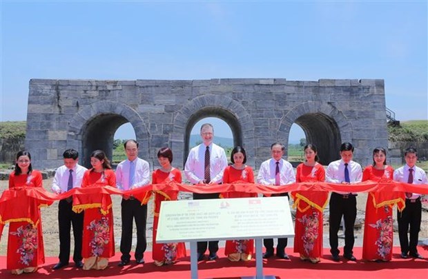 Aide américaine pour le projet de conservation de la citadelle de la dynastie des Hô