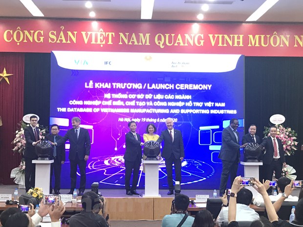 Inauguration du système de base de données sur les industries auxiliaires au Vietnam