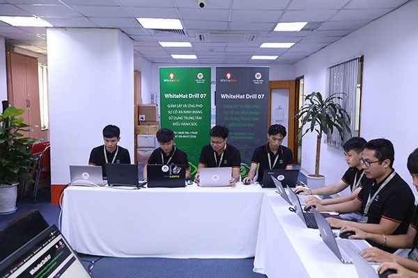 Cybersécurité exercice de lutte contre les menaces persistantes avancées au Vietnam
