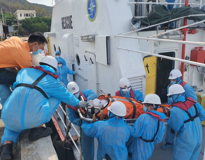Un marin ukrainien tombé dans le coma amené à terre pour traitement