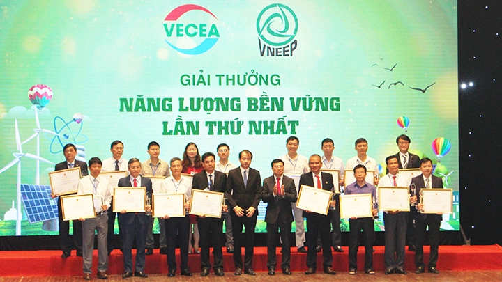 Le Vietnam honore les entreprises contribuant à renforcer l’efficience énergétique