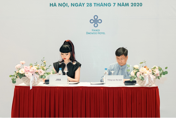 Un mannequin international participe à promouvoir le tourisme vietnamien