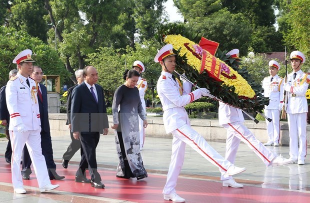 Le 27 juillet  les dirigeants du Parti et de l’Etat rendent hommage aux Morts pour la Patrie