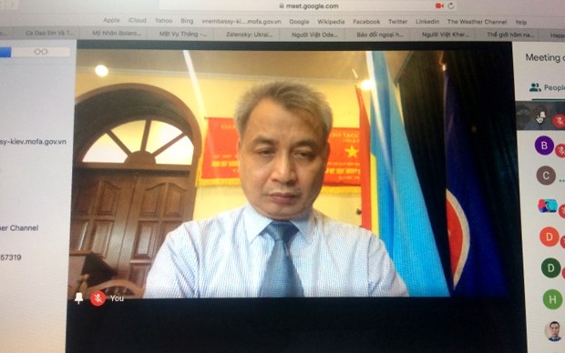 La communauté des Vietnamiens en Ukraine s unit pour lutter contre le COVID-19