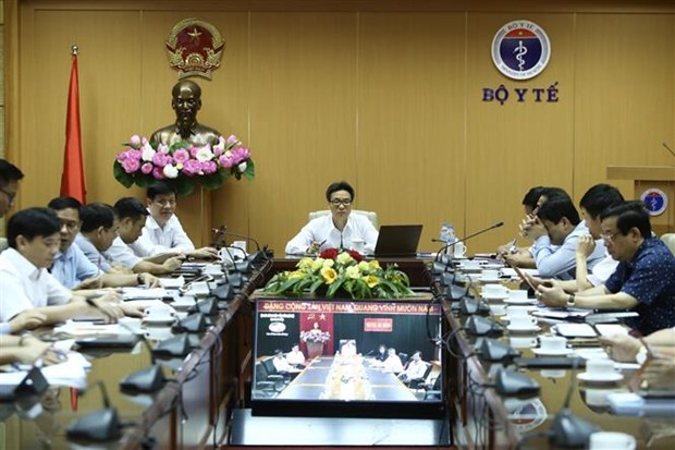 COVID-19 Le vice-PM Vu Duc Dam demande de poursuivre la vigilance