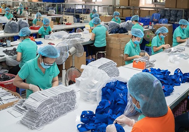 Le Vietnam a exporté 557 millions de masques médicaux au 1er semestre