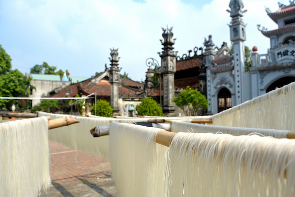 Les délicieuses nouilles de riz traditionnelles du village de métier de Hùng Lô