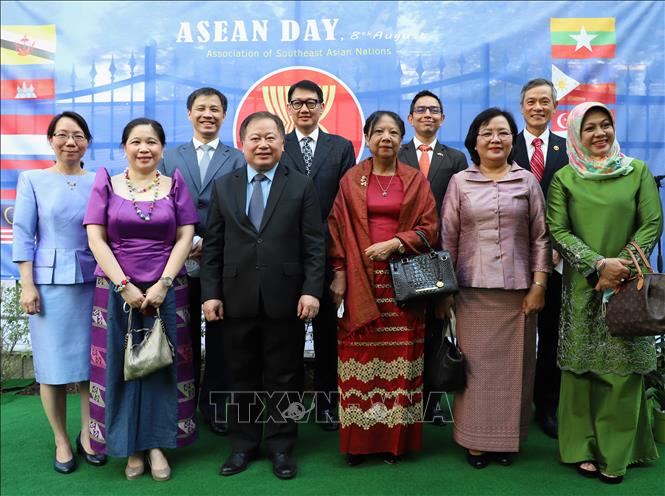 Le diplomate du Laos en Allemagne apprécie la solidarité de l’ASEAN