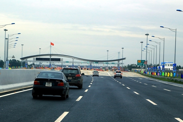 Service de péages sans arrêt sur l autoroute Hanoi - Hai Phong