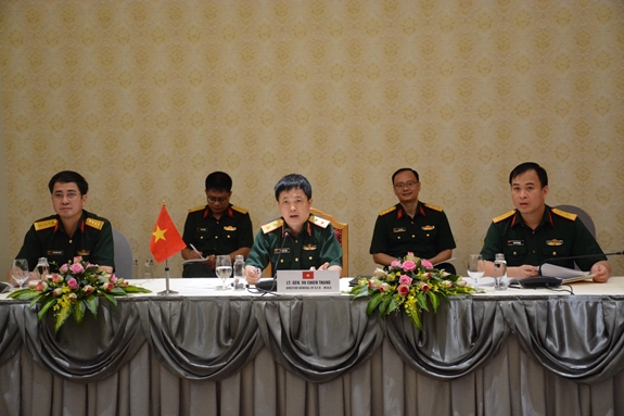 Vietnam et Singapour promeuvent leur coopération dans la défense