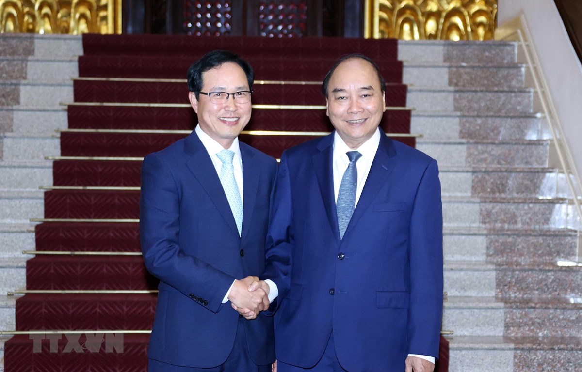 Le Premier ministre Nguyen Xuan Phuc reçoit le directeur général de Samsung Vietnam