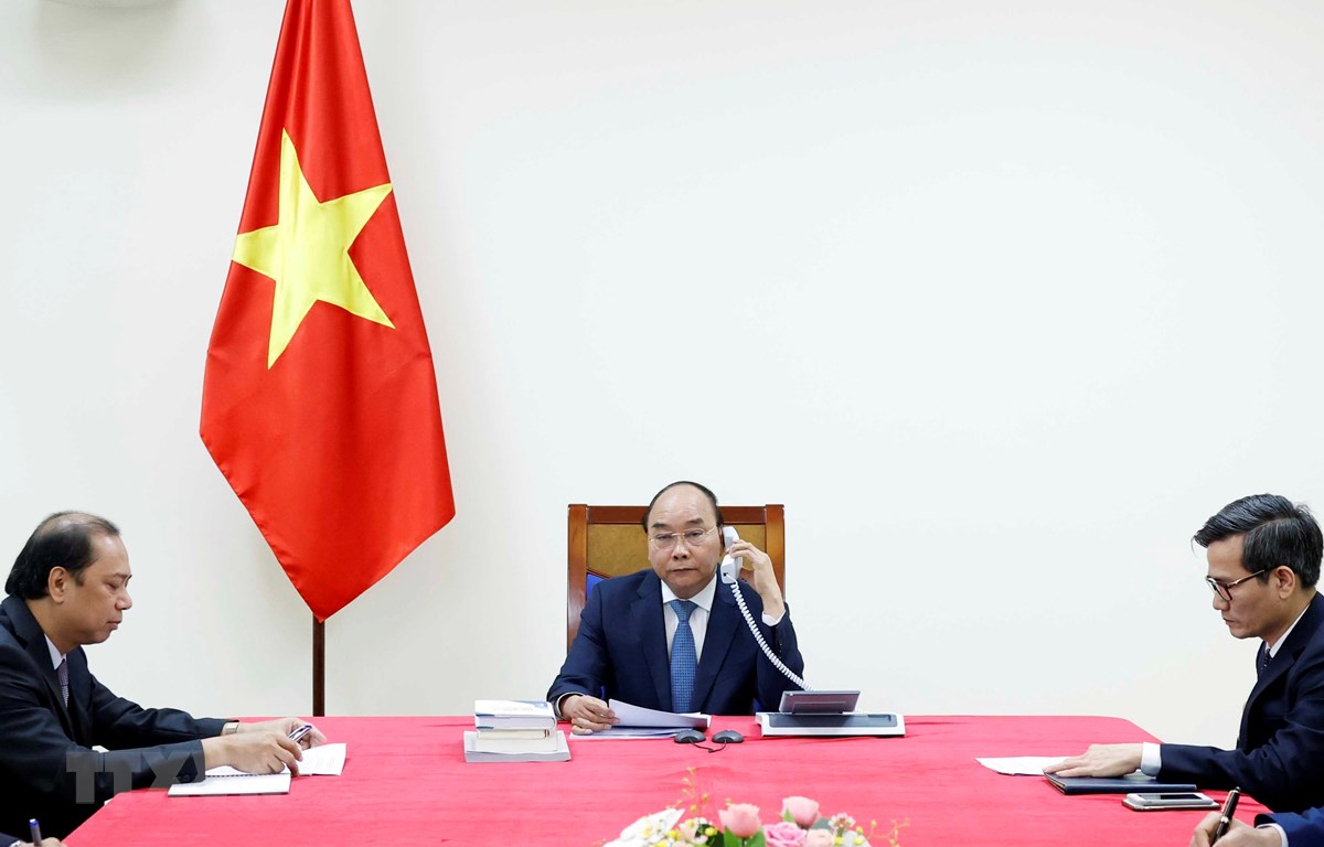 Entretien téléphonique entre les PM vietnamien et japonais
