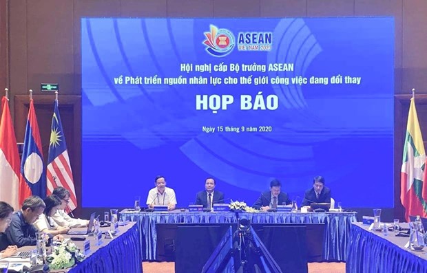 Promotion de la coopération de l ASEAN dans le développement des ressources humaines
