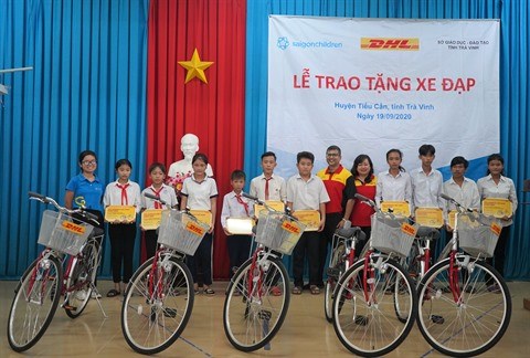 Don de 50 vélos à des étudiants en difficulté à Trà Vinh