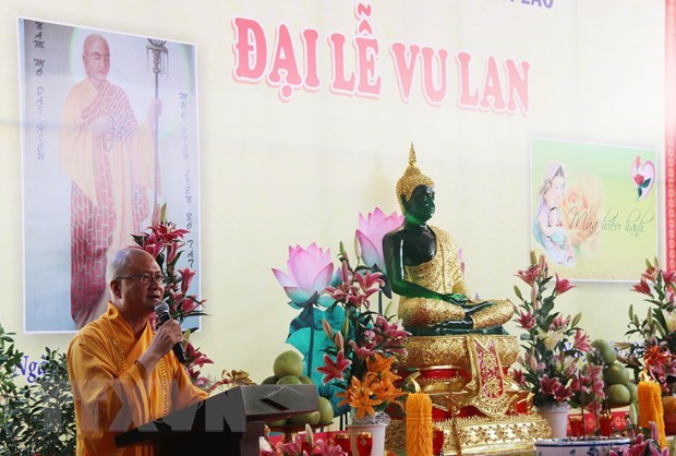 Les Vietnamiens au Laos préservent la beauté culturelle de la fête Vu Lan