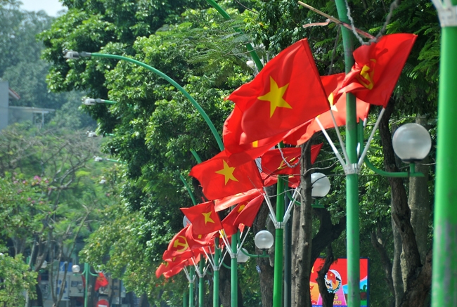 Hanoi se pare de drapeaux et de fleurs pour célébrer les 75 ans de la Fête nationale