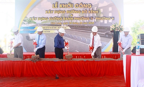 Vinh Long inauguration de nombreux travaux à l occasion du XIe Congrès du Parti
