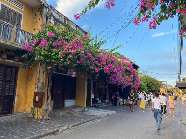 Des destinations touristiques à Hoi An accueillent de nouveau des touristes