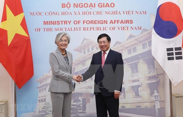 Entretien entre le vice-PM et ministre vietnamien des AE et la ministre sud-coréenne des AE