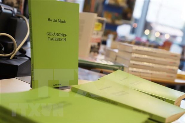 L’œuvre “Carnet de prison” du Président Hô Chi Minh traduite en allemand