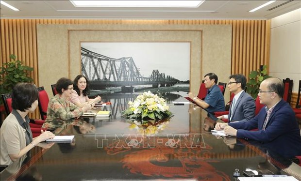 Le vice-PM Vu Duc Dam reçoit la directrice de l ONUSIDA au Vietnam