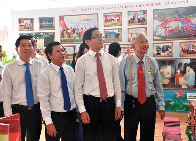 Expo L’organisation du Parti de Ba Ria - Vung Tau avance sous le drapeau glorieux du Parti