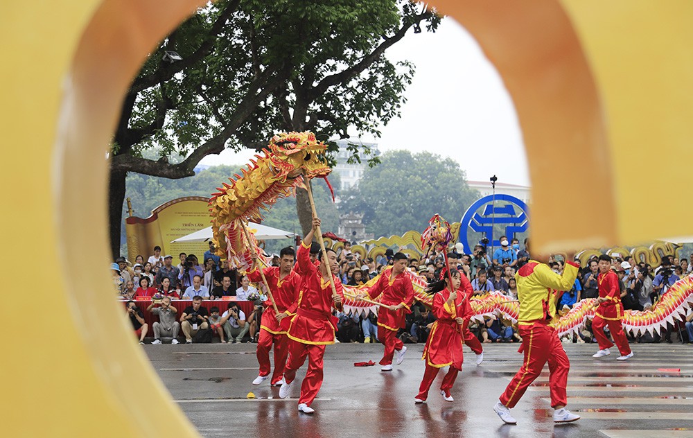 [Photo] Danses du dragon en l honneur des 1010 ans de Thang Long - Hanoï