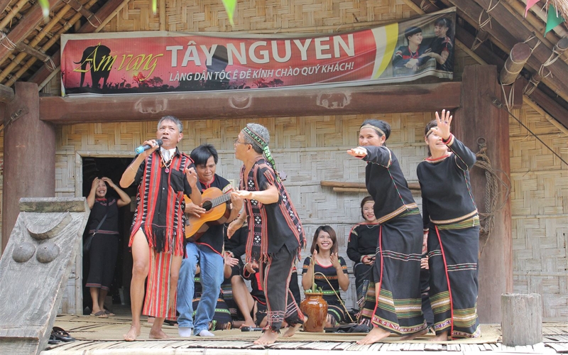 Riche programme d activités prévu au Village des ethnies du Vietnam banlieue de Hanoi en octobre