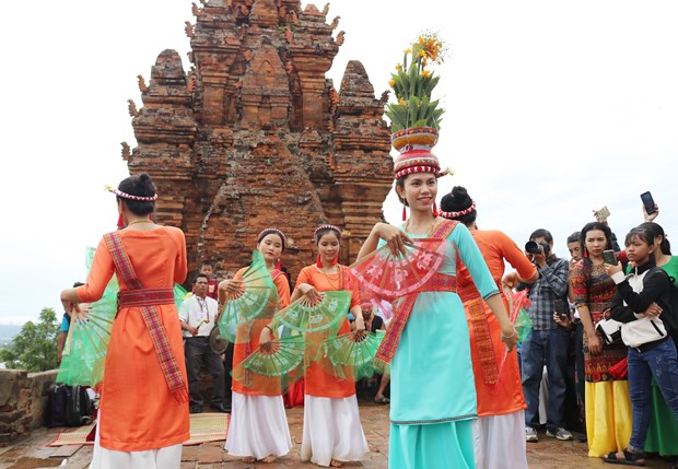 L’ethnie Cham à Ninh Thuan célèbre la fête Katê 2020
