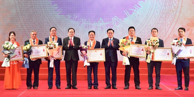 Hanoï honore 200 entrepreneurs et entreprises exemplaires