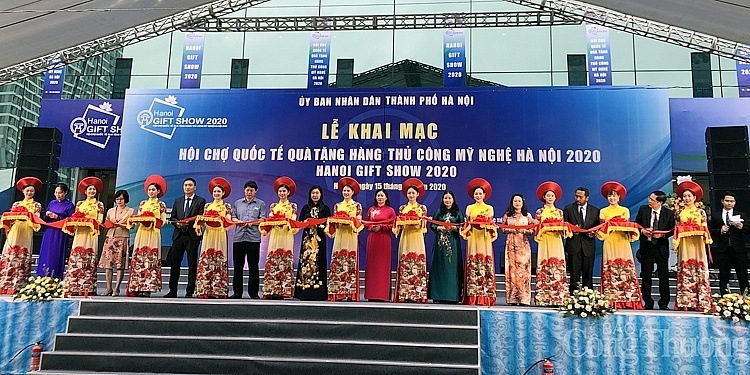 Des produits artisanaux exposés à Hanoi Gift Show 2020