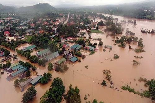 Les inondations au Centre font 132 morts et disparus