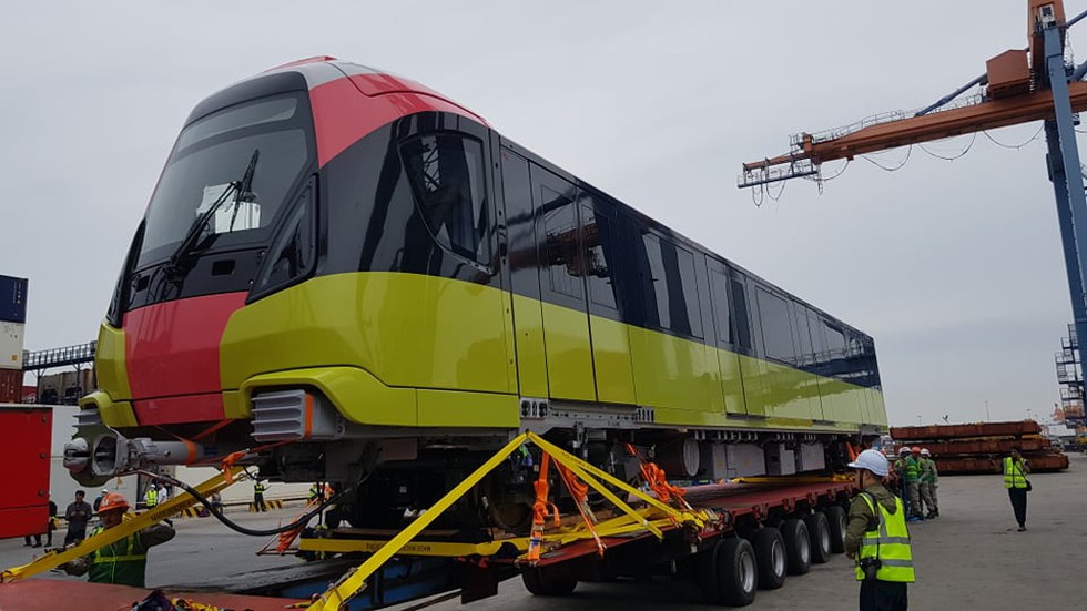 Le 1er train de la ligne 3 du métro de Hanoi est arrivé au port de Hai Phong