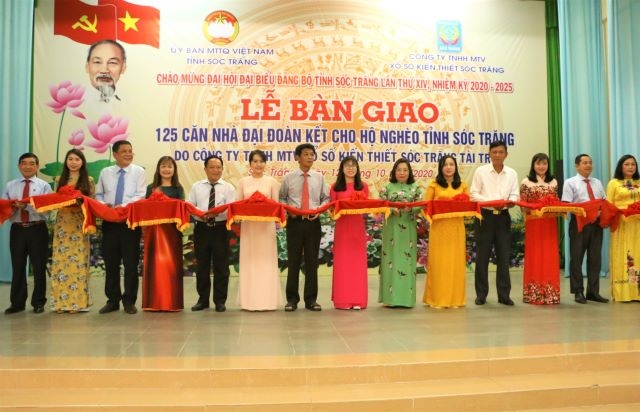 Soc Trang Remise de 125 «Maisons de solidarité» à des foyers pauvres