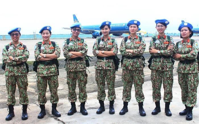 Officiers féminins de maintien de la paix renforcer la confiance avec les communautés locales