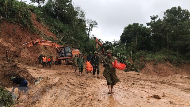 Quang Tri trois soldats retrouvés morts, 19 disparus dans un glissement de terrain