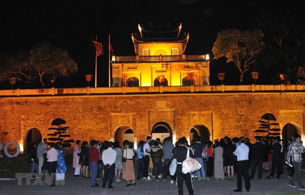 Visite en soirée pour présenter le meilleur de la citadelle impériale de Thang Long