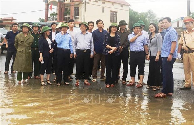 La vice-présidente de la République offre des cadeaux aux victimes des inondations à Quang Binh